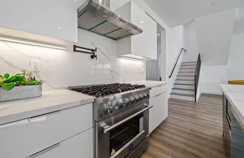 Melrose Villa | Delightful 5-bedroom villa by Hollywood