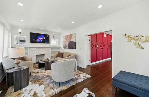 Avalon Park House | Delightful 5-bedroom house with AC in vibrant Chicago
