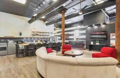 Downtown St. Louis House | Delightful and unique river front apartment