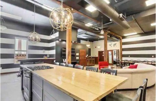 Downtown St. Louis House | Delightful and unique river front apartment