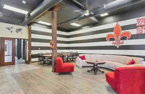 Downtown St. Louis House | Delightful and unique river front apartment