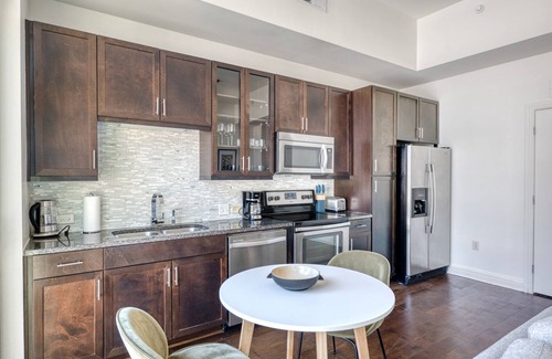 Waller Creek District Apartment | Delightful Downtown 1BR w/Pool, Doorman & Gym, nr River, by Blueground