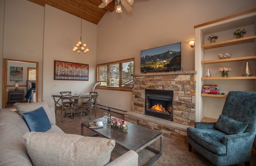 Stanley Hills Condo | Delightful home complete with fireplace, private hot tub, jetted tub, and views