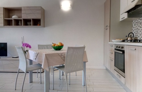 Rivoltella Apartment | Delightful apartment with beautiful lake view
