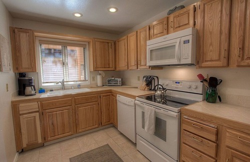 Incline Village Apartment | Delightful McCloud - Gorgeous Condo in McCloud!