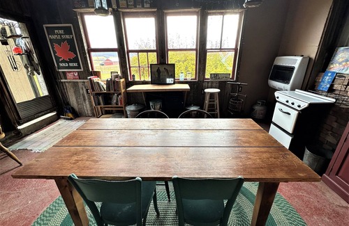 Listie Cabin | Delightful One Bedroom Cabin on Scenic Historic Farm