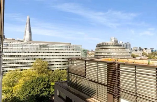 Billingsgate Apartment | Delightful Penthouse Skyline River Views Sleeps 8