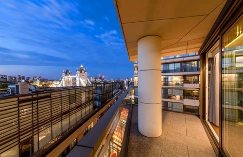 Billingsgate Apartment | Delightful Penthouse Skyline River Views Sleeps 8
