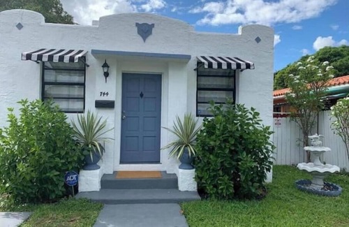 West Little Havana House | Delightful room near Miami Airport + Free parking