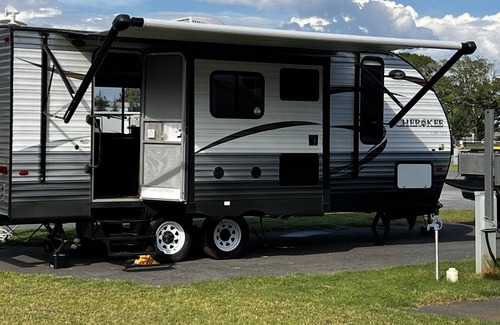 Pendleton House | Delightful RV placed at any local Campground