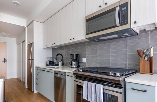 Alphabet Historic District Apartment | Delightful Studio Apartment in Portland + Pets OK