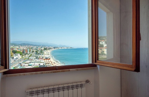 Savona Apartment | Delightful Suite by the Sea