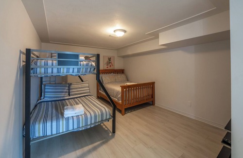Okanagan-Similkameen House | Delightful Sunny Okanagan Lakeview Naramata Bench Home FarmStatusnoRestrictions
