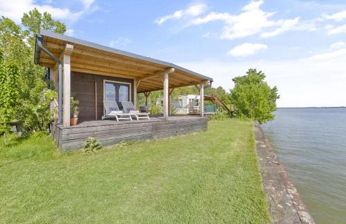 Samorin House | Delightful tiny river-view home