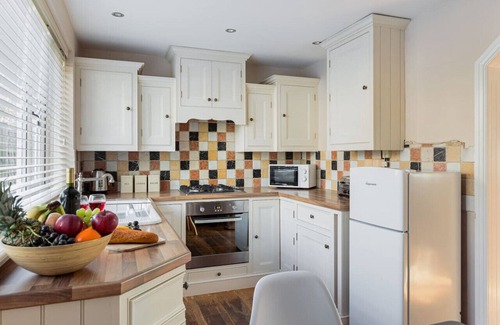 Mayfield Cottage | Dell View, charming country cottage for 4 in Derbyshire Dales- Close to Alton Towers