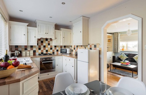 Mayfield Cottage | Dell View, charming country cottage for 4 in Derbyshire Dales- Close to Alton Towers