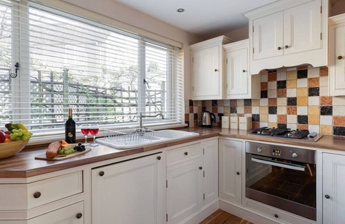 Mayfield Cottage | Dell View, charming country cottage for 4 in Derbyshire Dales- Close to Alton Towers