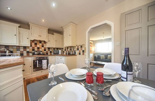 Mayfield Cottage | Dell View, charming country cottage for 4 in Derbyshire Dales- Close to Alton Towers