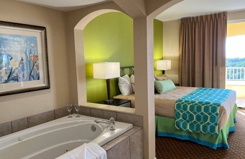 Weston Resort | Deluxe 1 Bedroom and 1 Bathroom Unit with Full Amenities