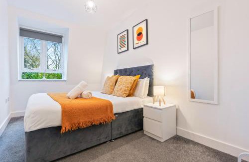 Smethwick Apartment | Deluxe 2 Bedroom Apartment - Secure Parking - Balcony - Rated Exceptional - 9MC