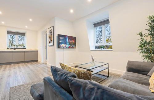 Smethwick Apartment | Deluxe 2 Bedroom Apartment - Secure Parking - Balcony - Rated Exceptional - 9MC