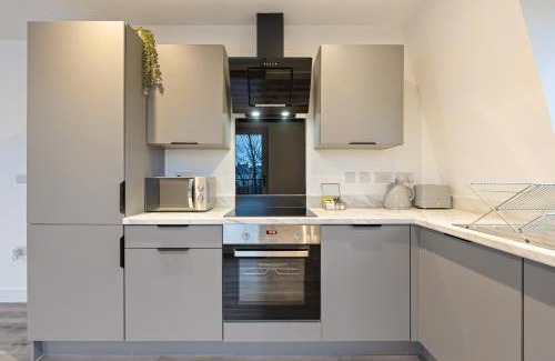 Smethwick Apartment | Deluxe 2 Bedroom Apartment - Secure Parking - Balcony - Rated Exceptional - 9MC