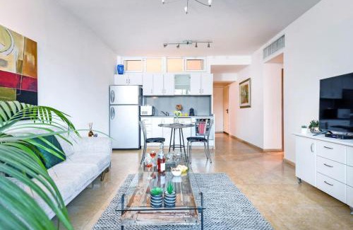 Jaffa Apartment | Deluxe 2BR Apt w Pool in Historical Jaffa with Shelter by Sea N' Rent