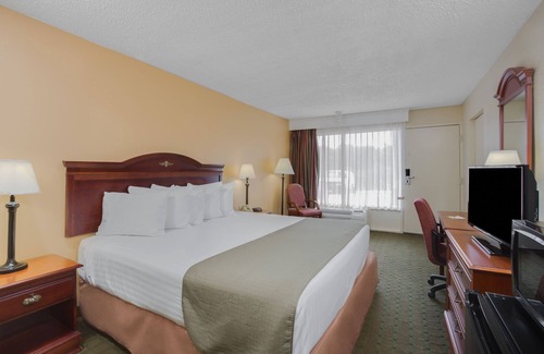 Candler Hotel | Deluxe Accommodations, Mountain Views and Southern Supper!