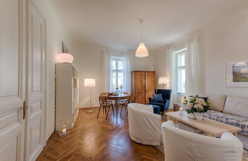 Reichenau an der Rax House | Deluxe Apartment (Top 1) - two bedrooms & winter garden & conservatory -Landhaus Blauer Spatz