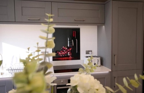 York Apartment | Deluxe Apartment with Spacious Terrace for Relaxation