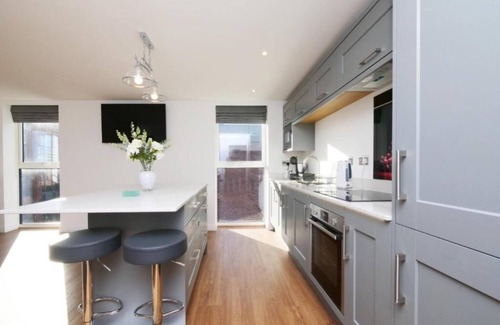 York Apartment | Deluxe Apartment with Spacious Terrace for Relaxation
