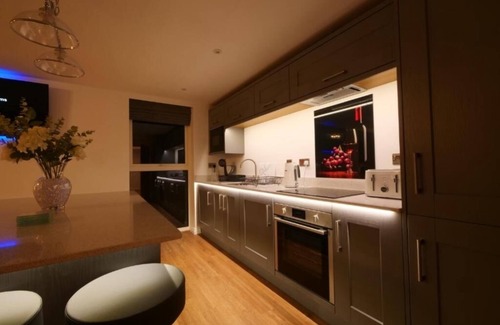 York Apartment | Deluxe Apartment with Spacious Terrace for Relaxation