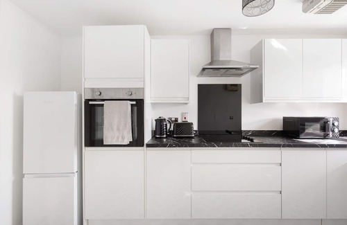 Windsor Apartment | Deluxe Central Windsor Apartment w/Free Parking