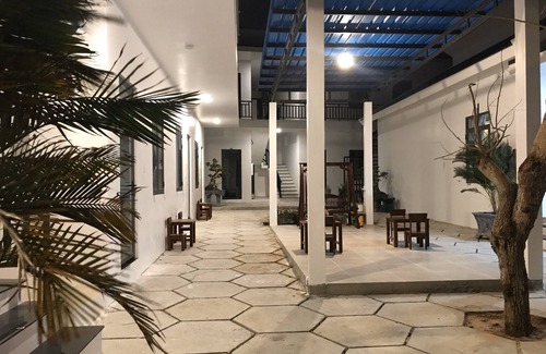 Old Quarter Hotel | Deluxe Double Room - New Wave Homestay
