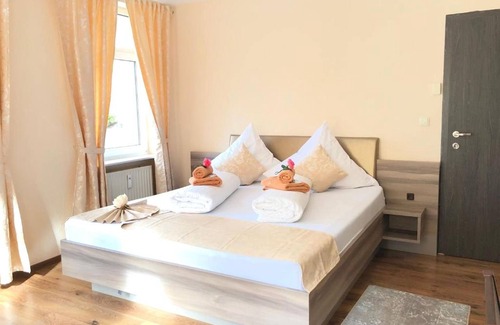 Adorf Apartment | Deluxe Dreibettzimmer mit Eigenem Bad