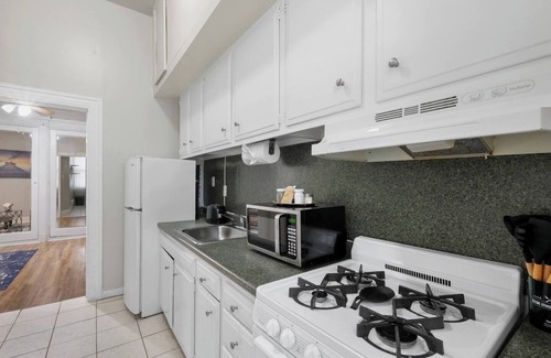 Washington Square West Apartment | Deluxe Flat in Center City