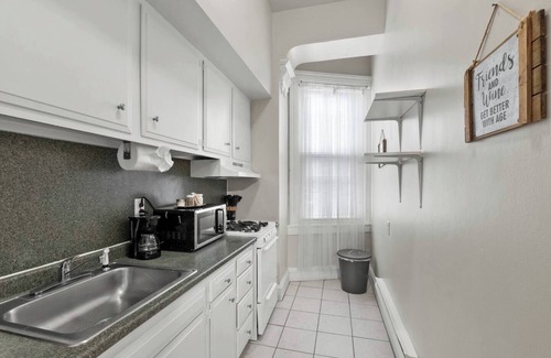 Washington Square West Apartment | Deluxe Flat in Center City