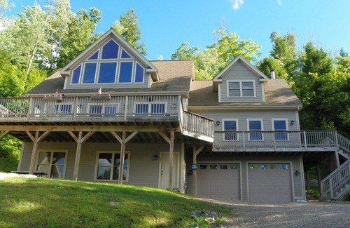 Thornton House | Deluxe Large Private Homes with Gorgeous White Mountain Views! (WV41T)