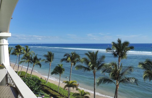 Historic Lahaina Front Street Condo | Deluxe Ocean and Beach Front studio - Lahaina Shores 623