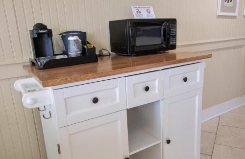 Litchfield by the Sea Apartment | Deluxe Oceanfront King Room 6th Floor