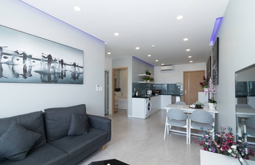 Vinh Hai Apartment | Deluxe Panoramic Ocean & City View Apartment (2424)