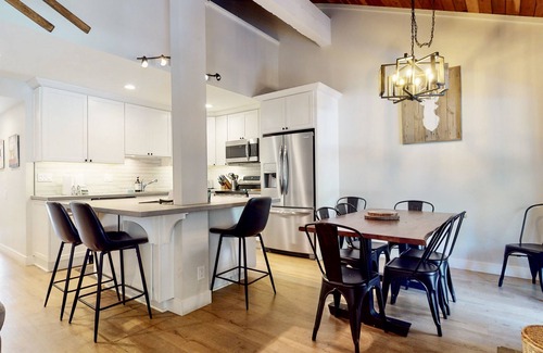 Mammoth Lakes Condo | Deluxe remodeled 2 Bedrooms, Loft, 3 Bathrooms Condo close to Eagle