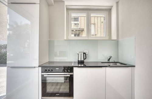 Alt-Wiedikon Apartment | Deluxe Wiedikon 2.5 Room w/Storage & W/D, 1 min to Market, by Blueground