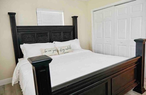 Bahama Reef House | Delva’s Place- Gated 2 Bedroom Pet Friendly