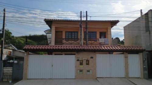 Estufa II House | Deoclécio Casa com Piscina e Churrasqueira