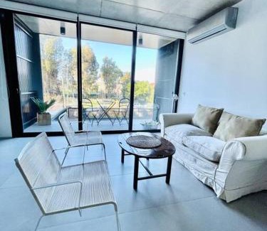 Vicente Lopez Apartment | Departamento en excelente zona, con parrilla y cochera.