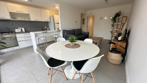 Mar del Plata Apartment | Depto Al B - Depto Zona Playa Grande para 4 PAX Con Cochera - Hola Sur