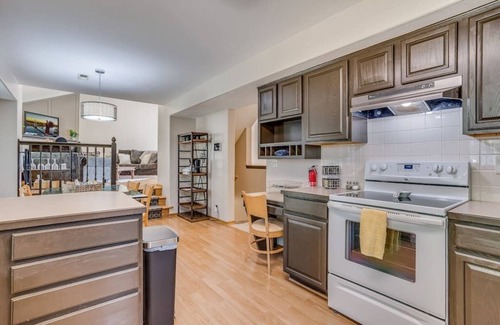 Derby House | Derby Spacious Home Off Rock Rd With King Master Suite