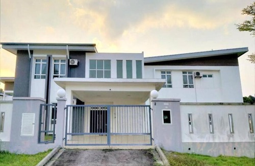 Bandar Penawar House | Desaru Spacious 36pax Bungalow with Netflix near Beach