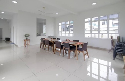 Bandar Penawar House | Desaru Spacious 36pax Bungalow with Netflix near Beach